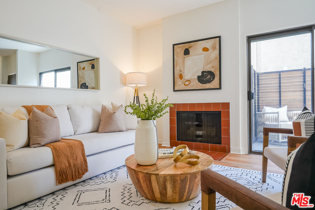 1655 Greenfield Ave Unit: 3