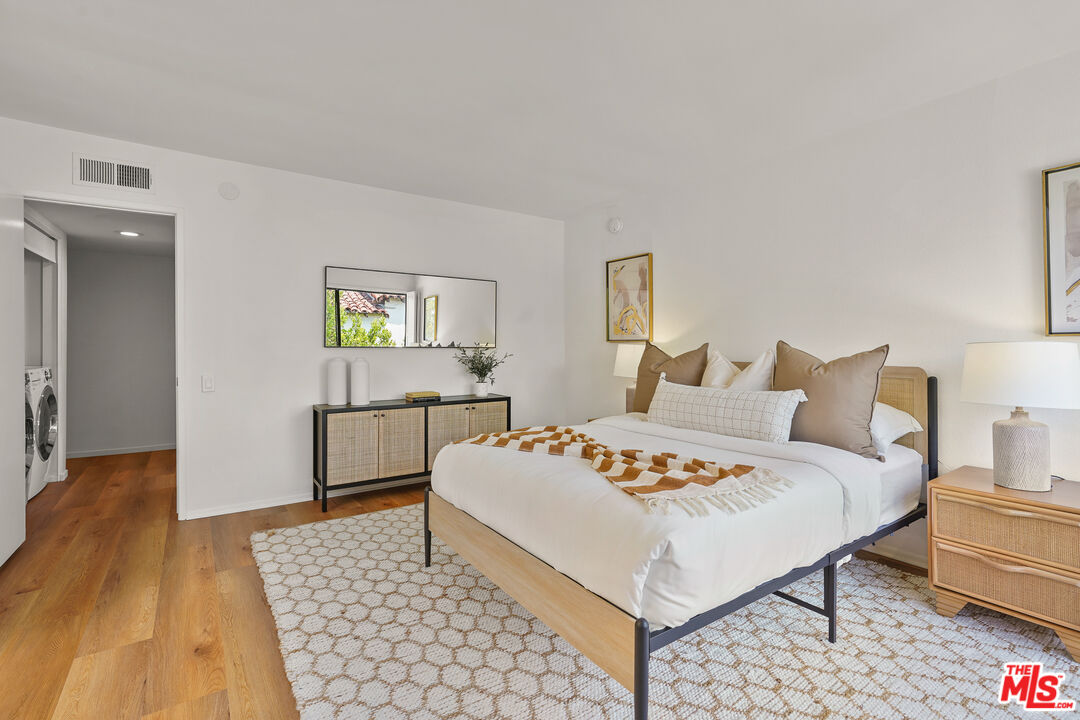 1655 Greenfield Ave Unit: 3