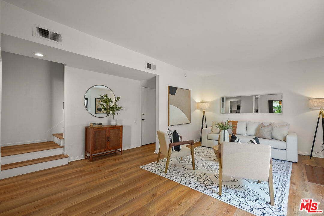 1655 Greenfield Ave Unit: 3