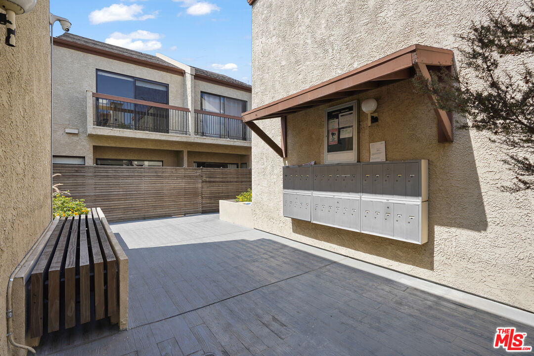 1655 Greenfield Ave Unit: 3