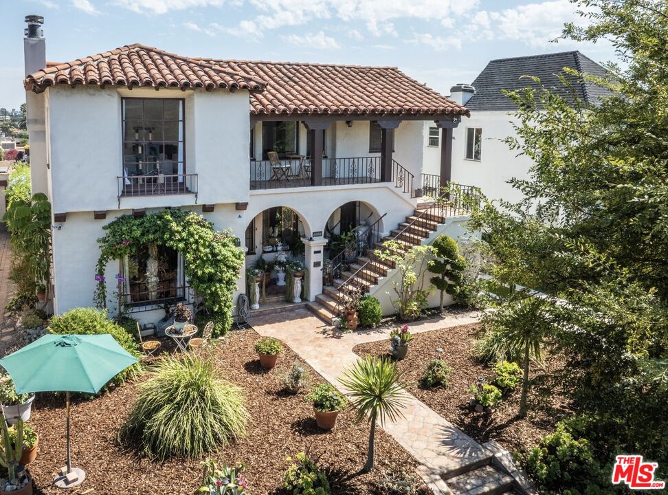 1556 S Ogden Dr