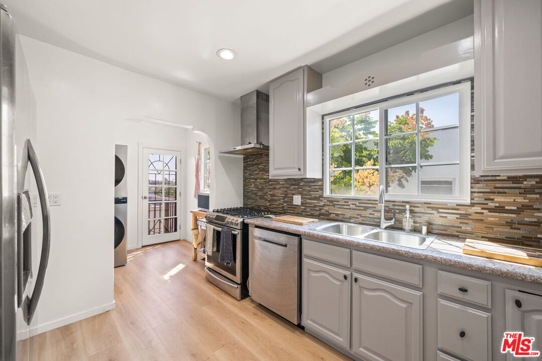 1556 S Ogden Dr
