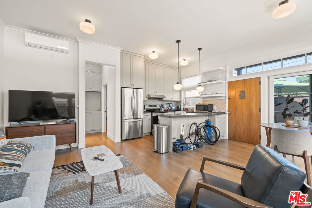 1556 S Ogden Dr