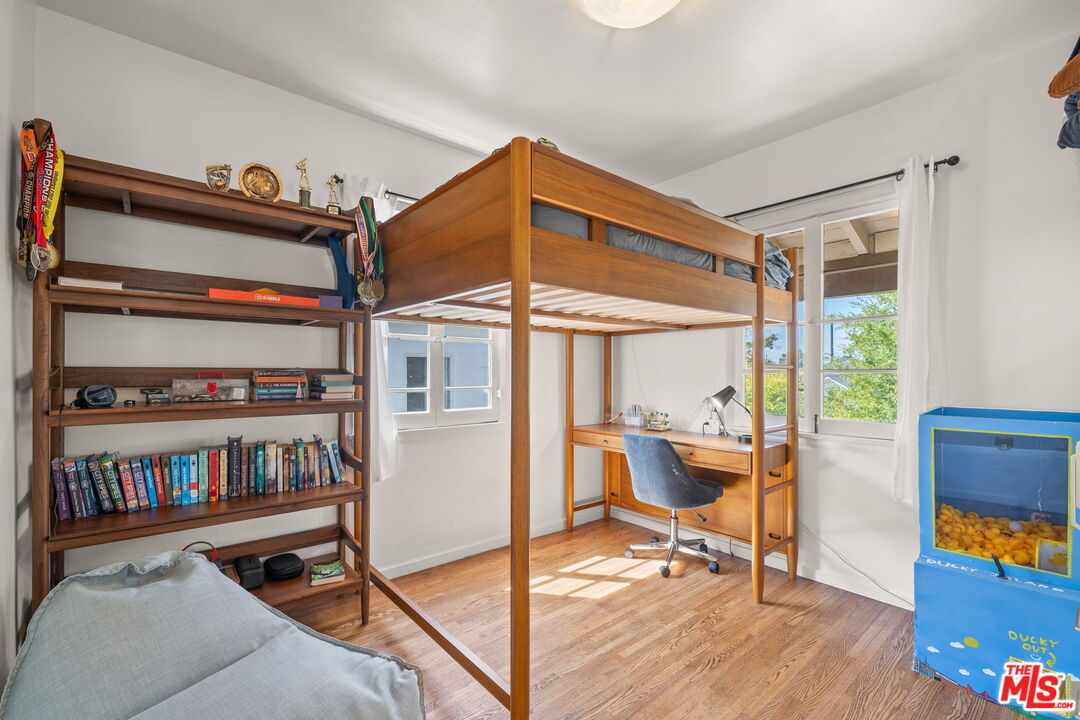 1556 S Ogden Dr