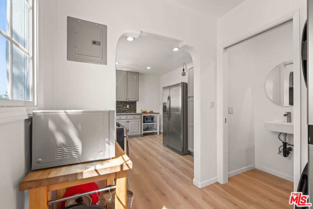1556 S Ogden Dr