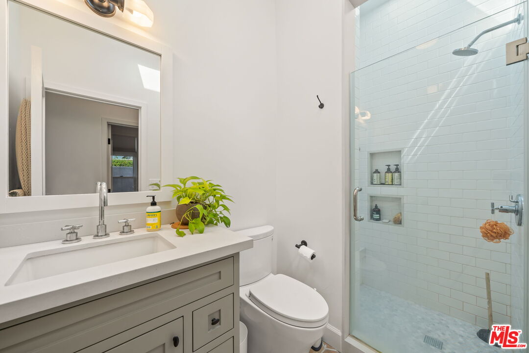 1556 S Ogden Dr