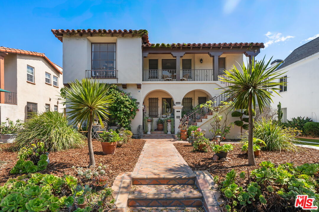 1556 S Ogden Dr