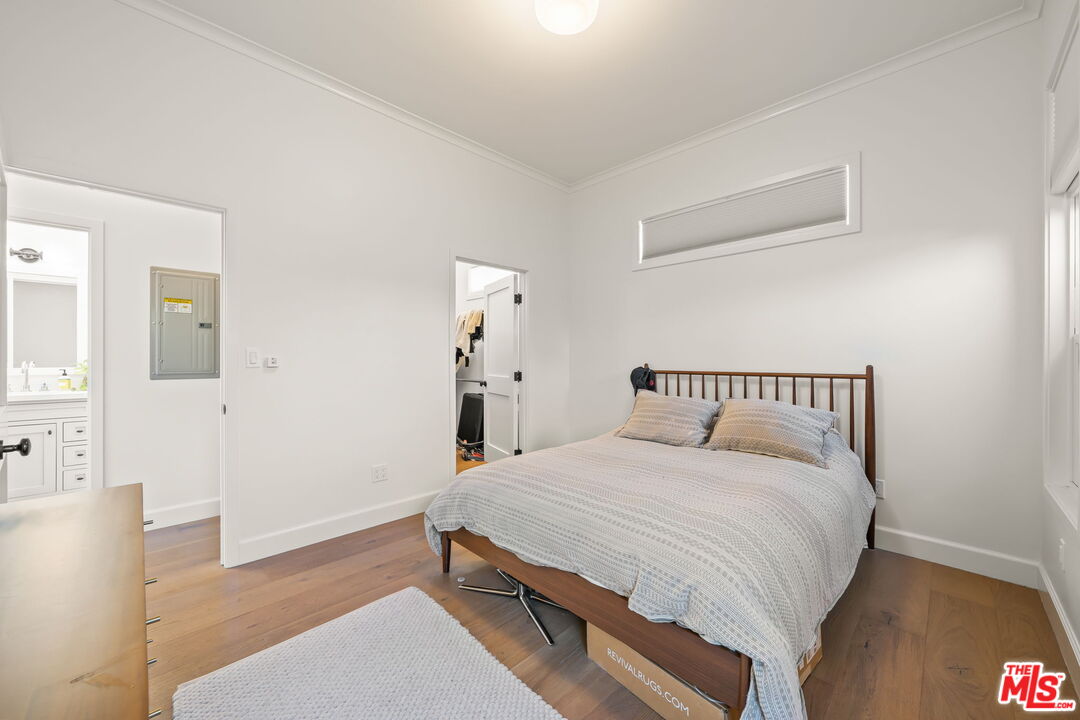 1556 S Ogden Dr