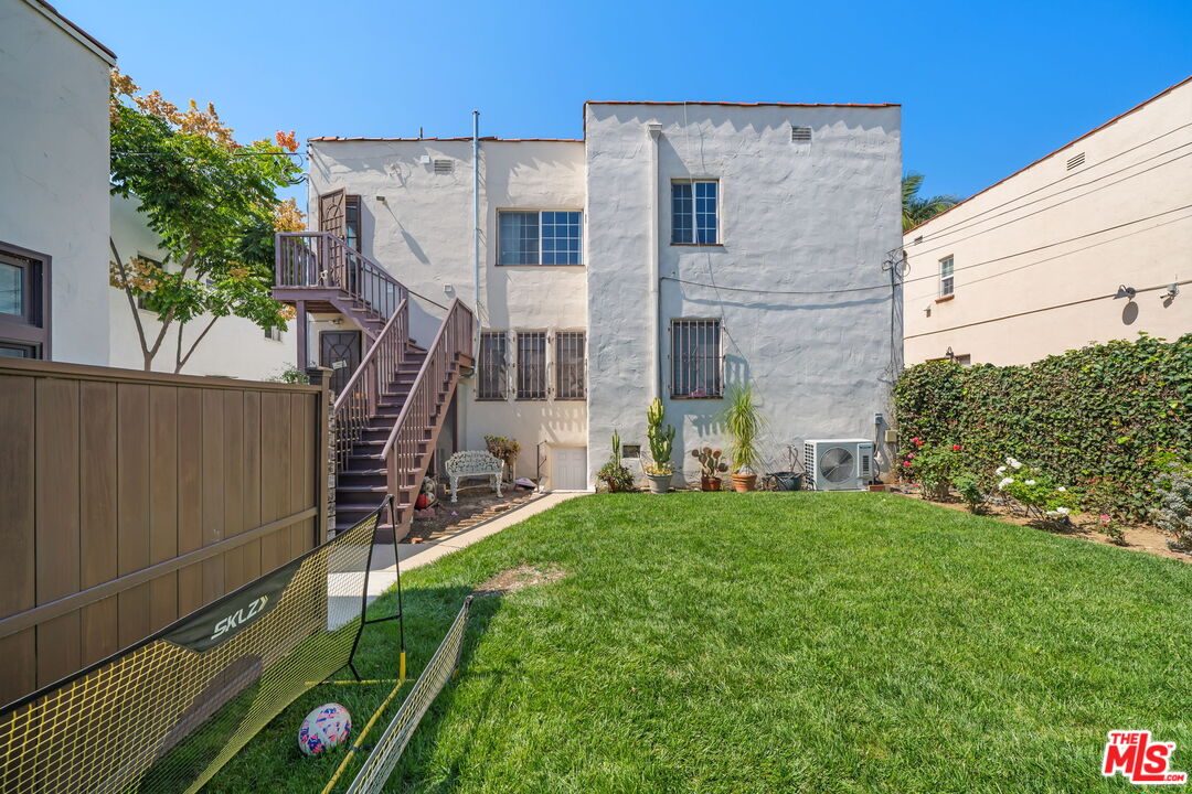 1556 S Ogden Dr