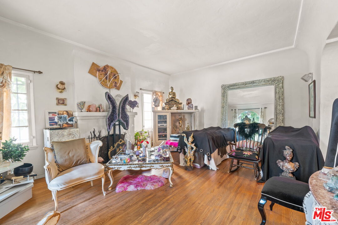 1556 S Ogden Dr