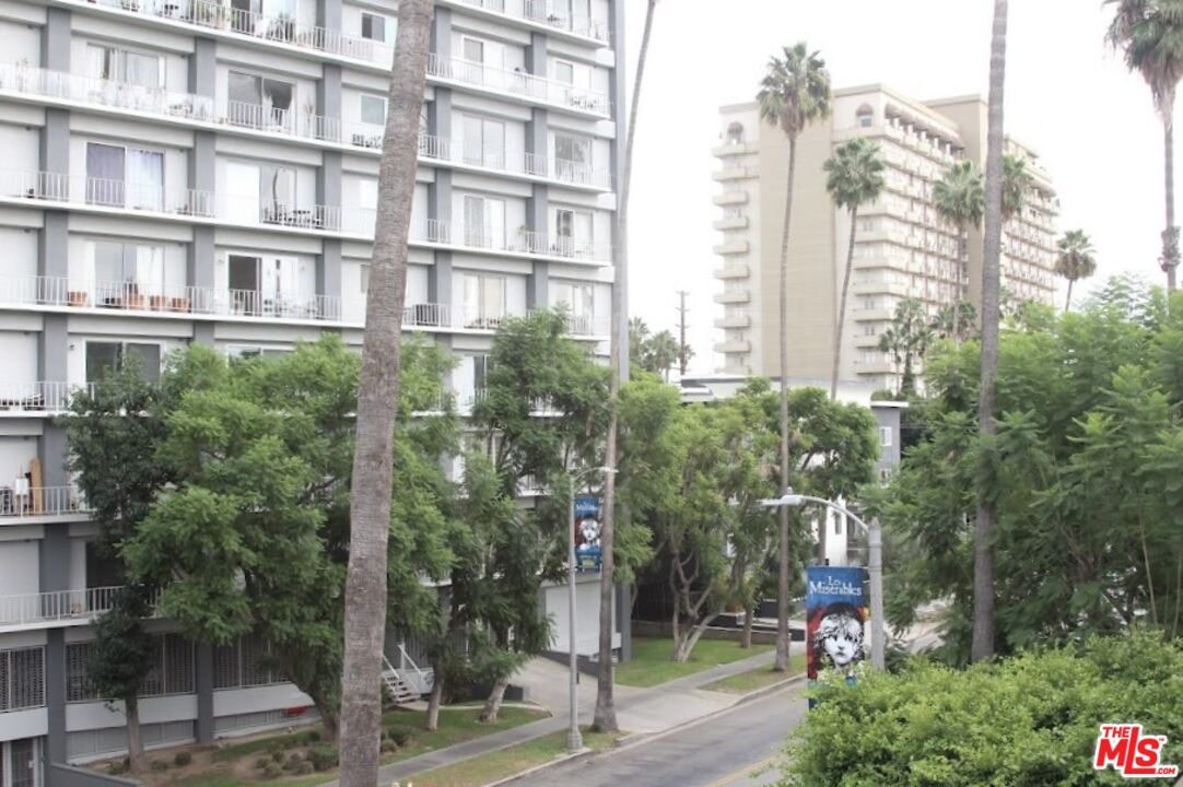 117 S Doheny Dr Unit: 410