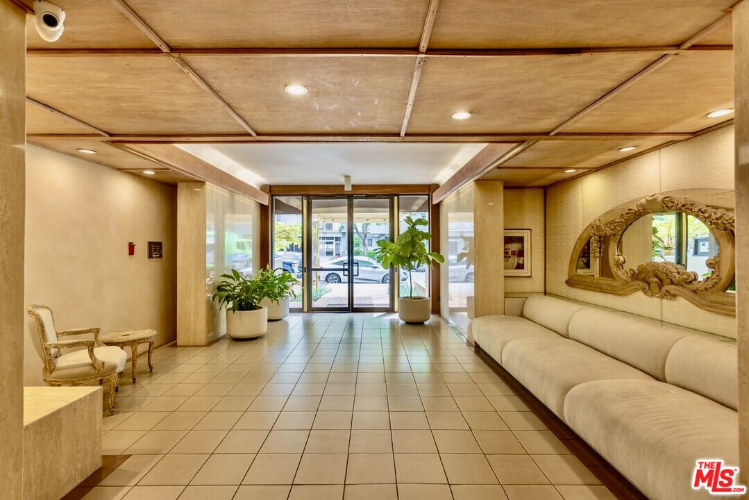 117 S Doheny Dr Unit: 410