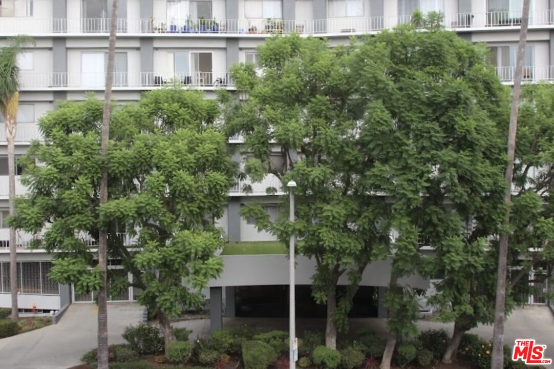 117 S Doheny Dr Unit: 410