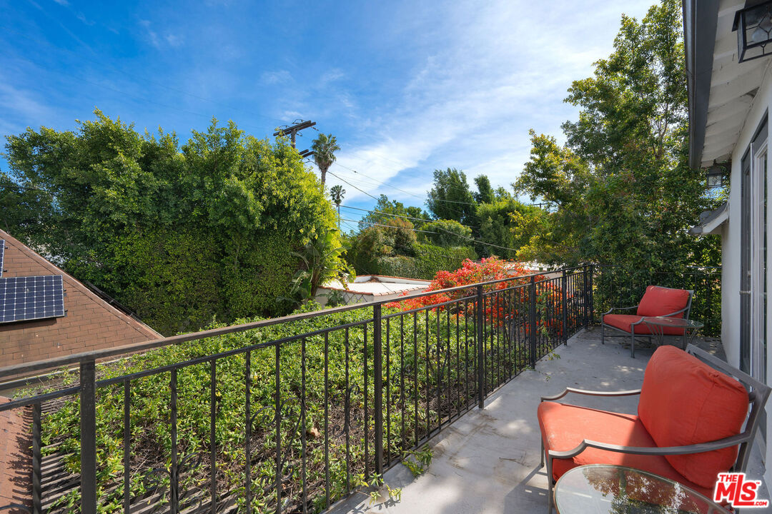 1174 Carmona Ave