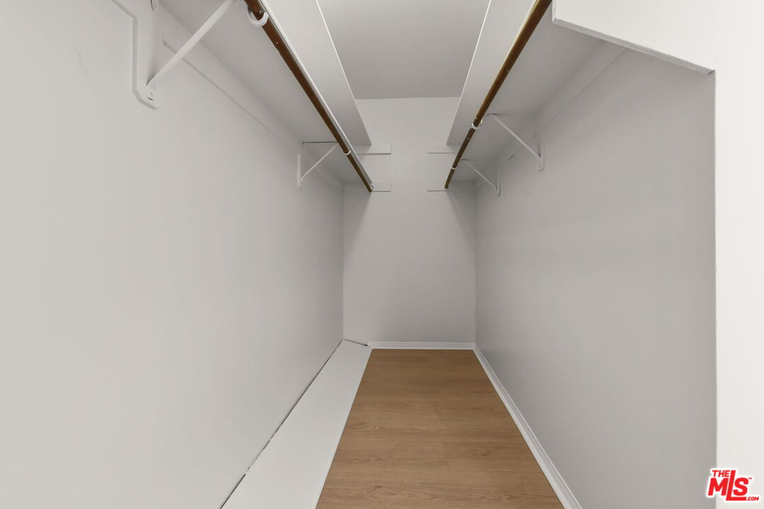 1164 Wellesley Ave Unit: 302