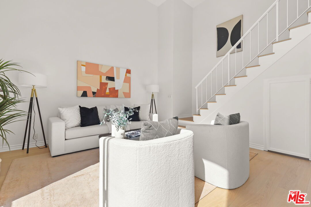 1164 Wellesley Ave Unit: 302