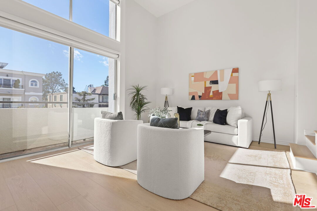 1164 Wellesley Ave Unit: 302