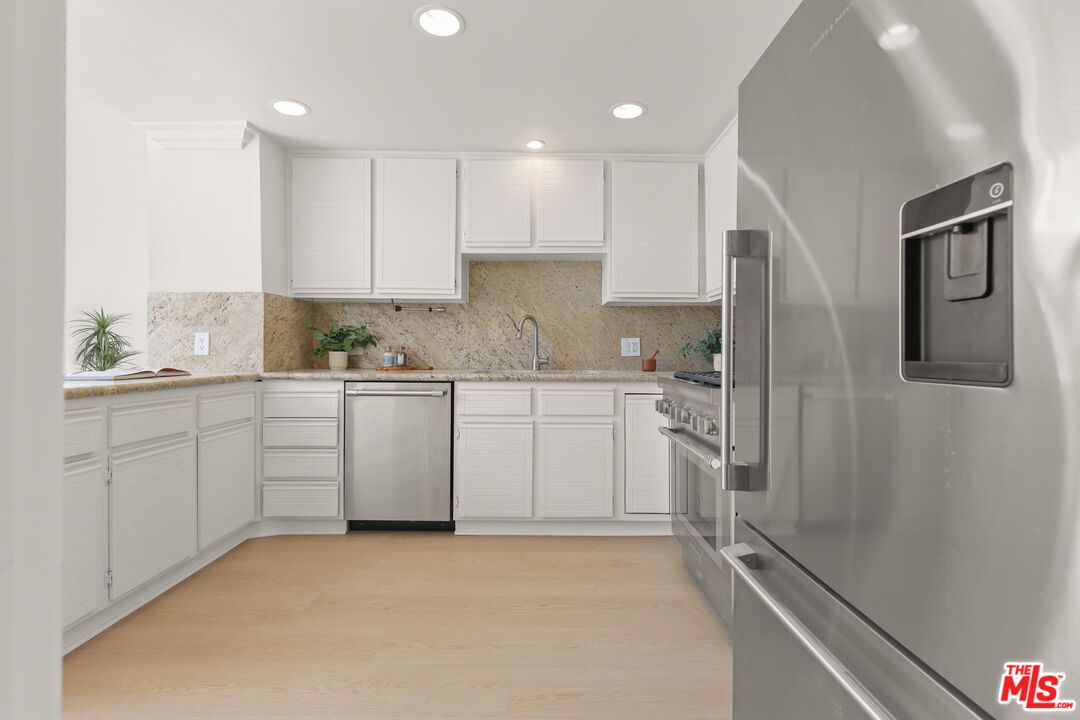 1164 Wellesley Ave Unit: 302