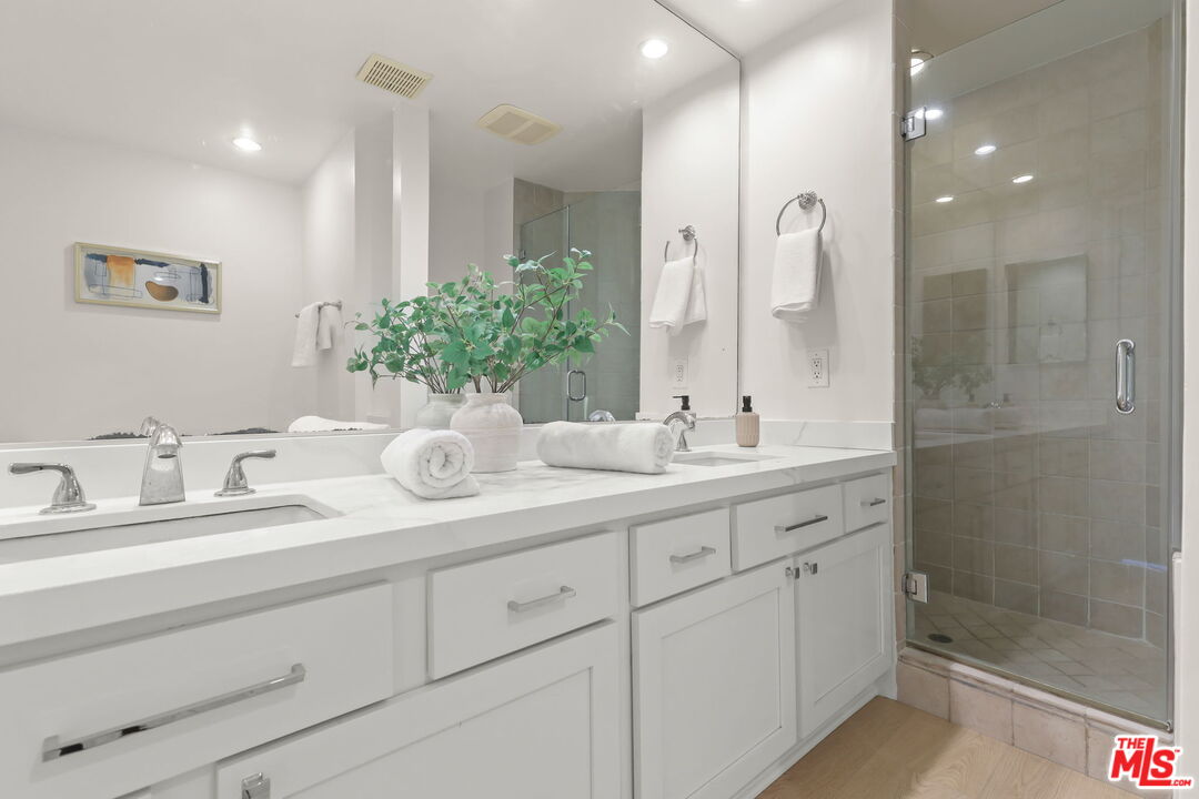 1164 Wellesley Ave Unit: 302