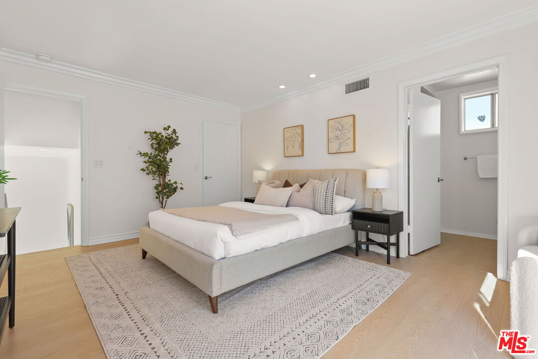 1164 Wellesley Ave Unit: 302