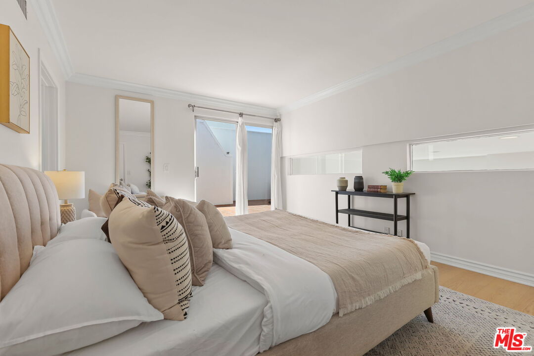 1164 Wellesley Ave Unit: 302