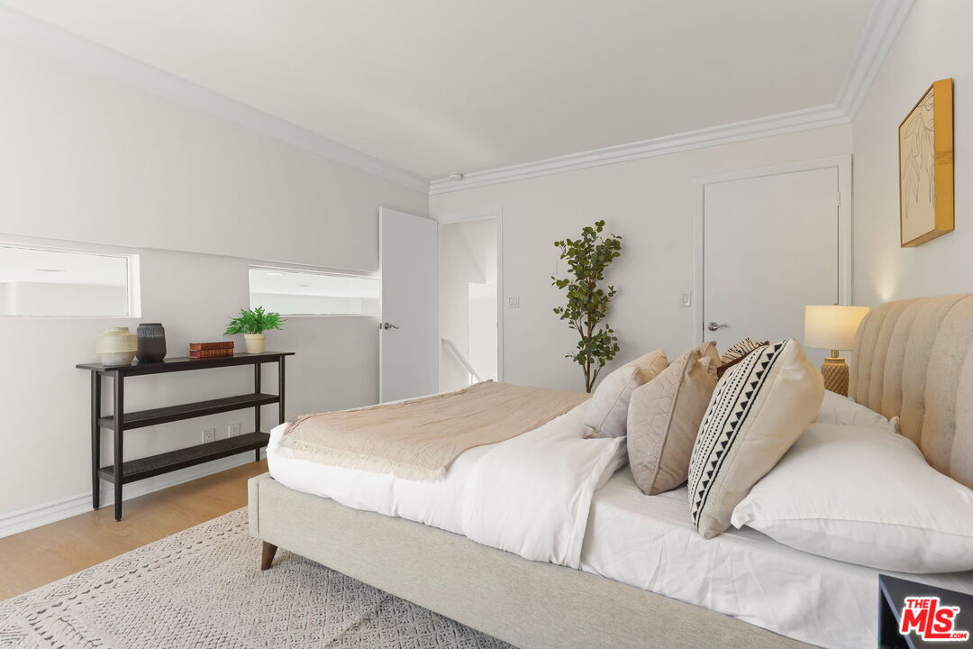 1164 Wellesley Ave Unit: 302