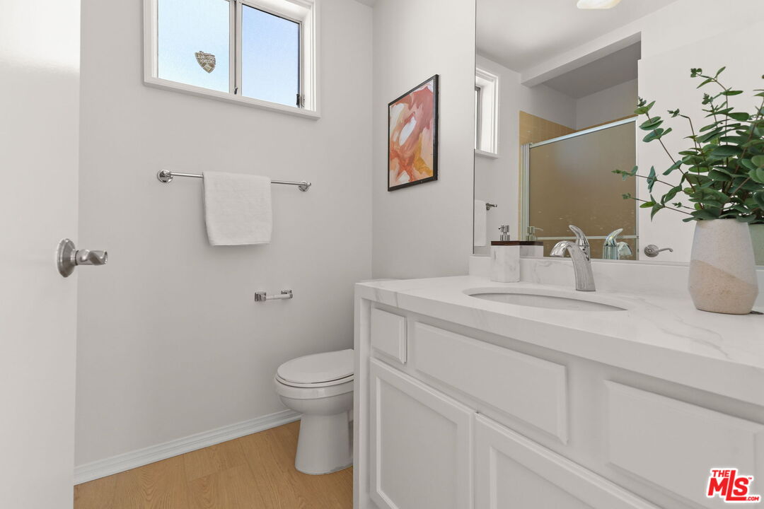 1164 Wellesley Ave Unit: 302