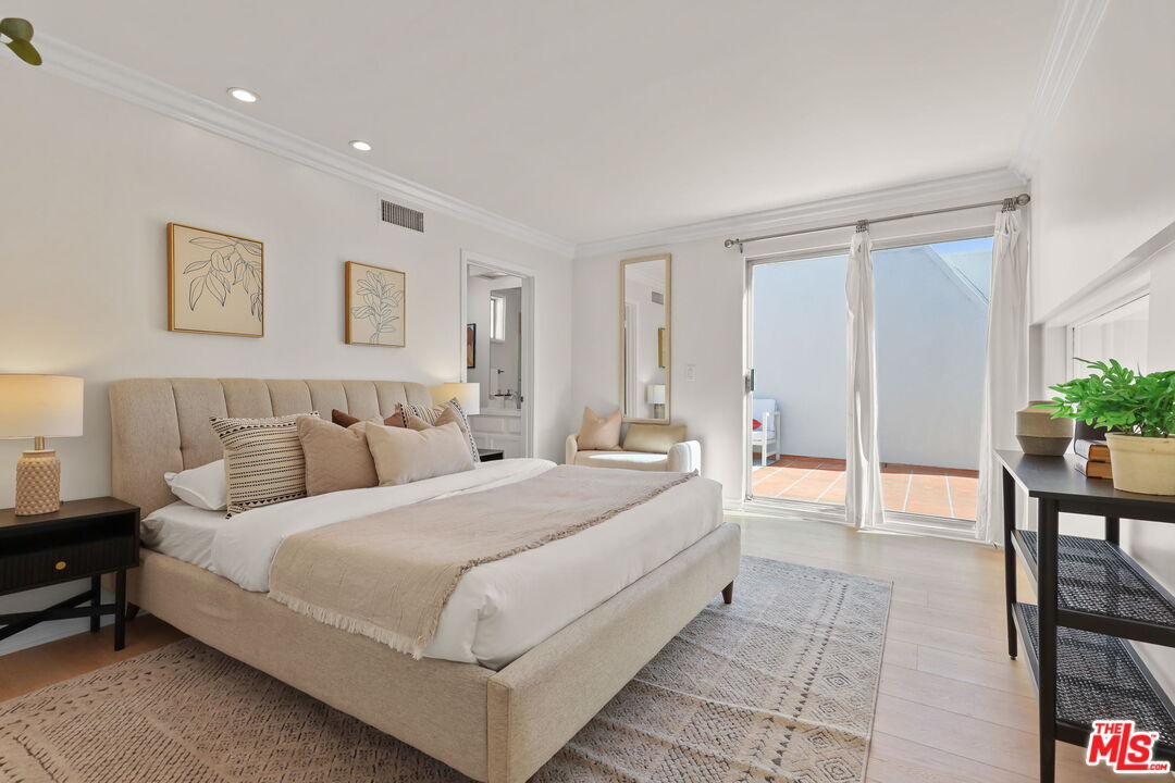 1164 Wellesley Ave Unit: 302