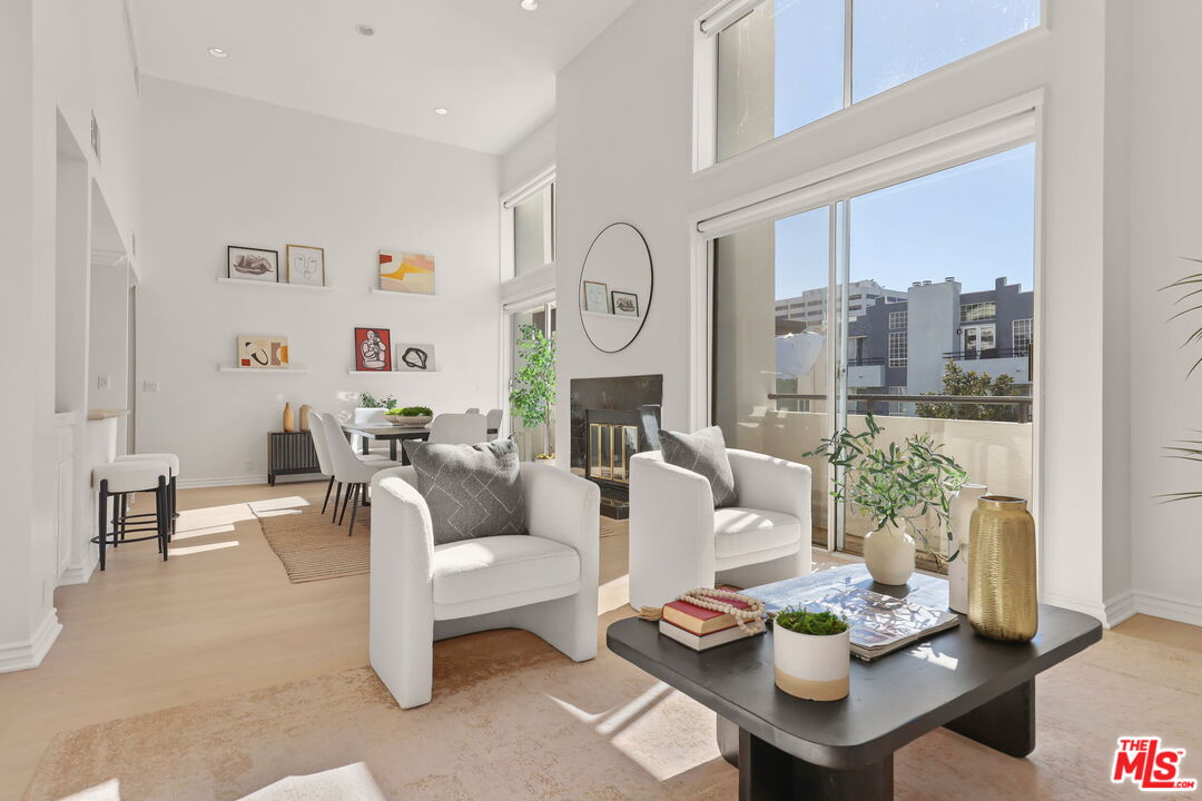 1164 Wellesley Ave Unit: 302