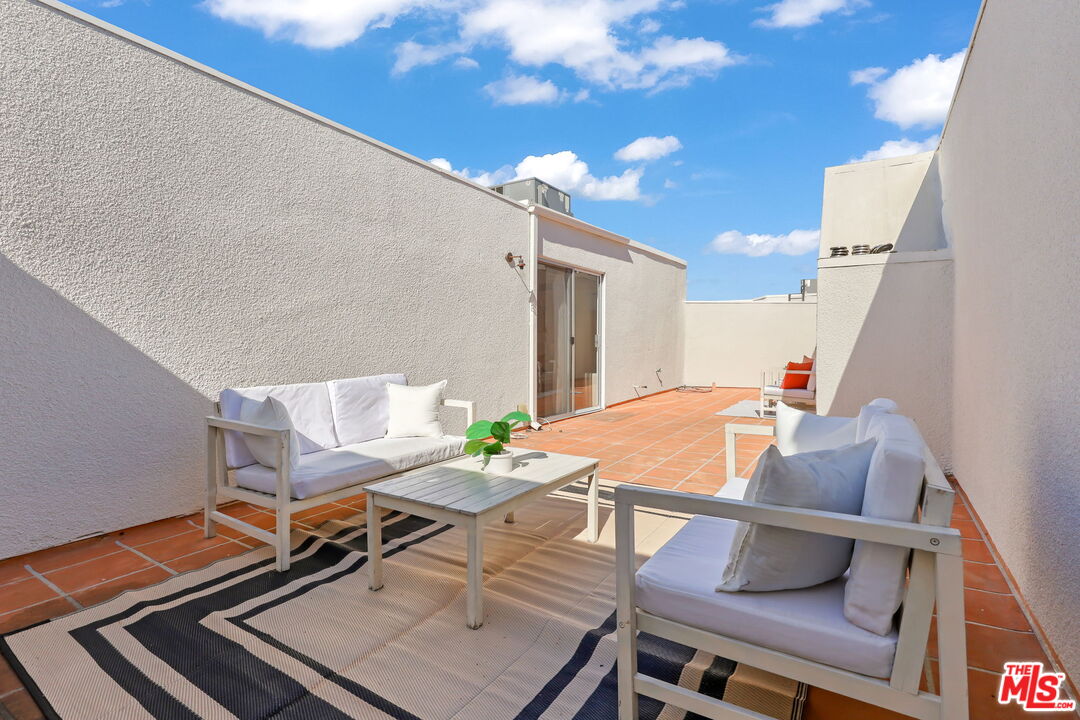 1164 Wellesley Ave Unit: 302