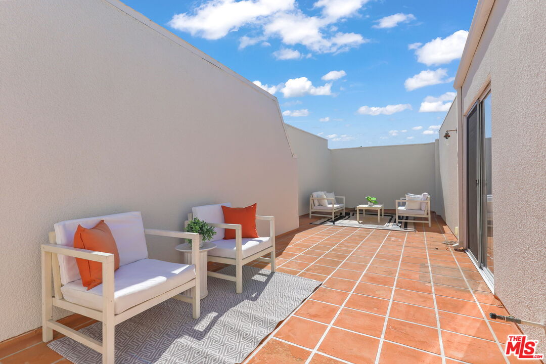 1164 Wellesley Ave Unit: 302