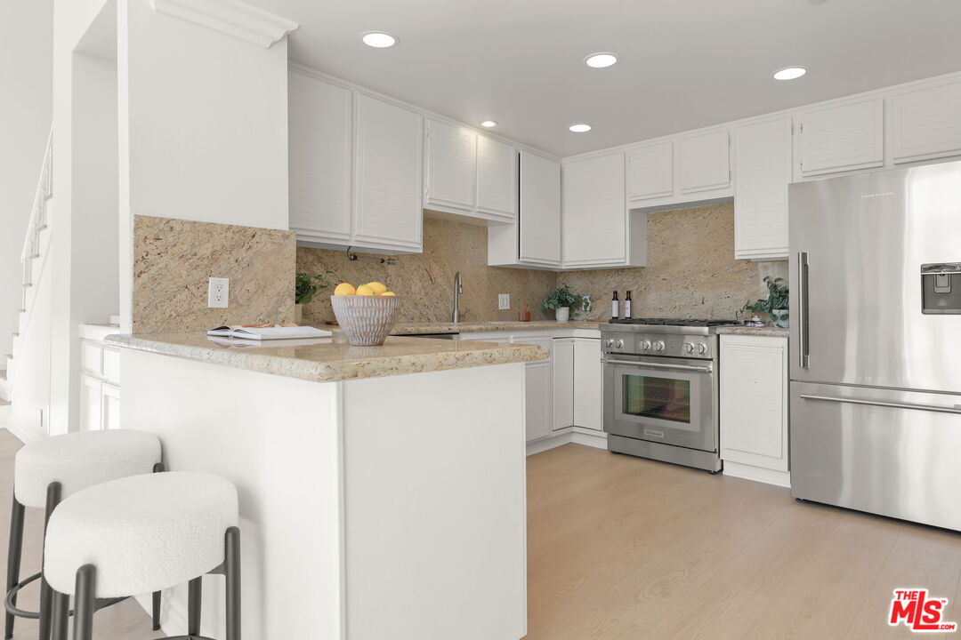 1164 Wellesley Ave Unit: 302