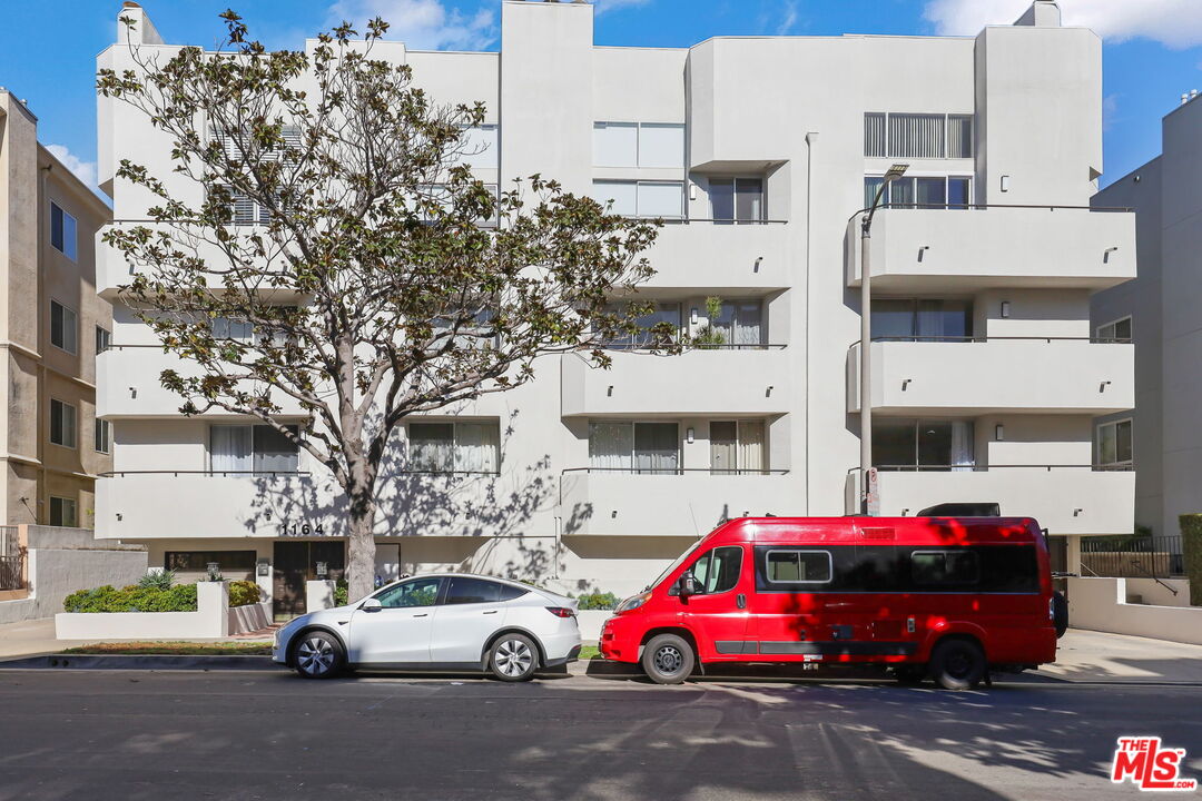 1164 Wellesley Ave Unit: 302