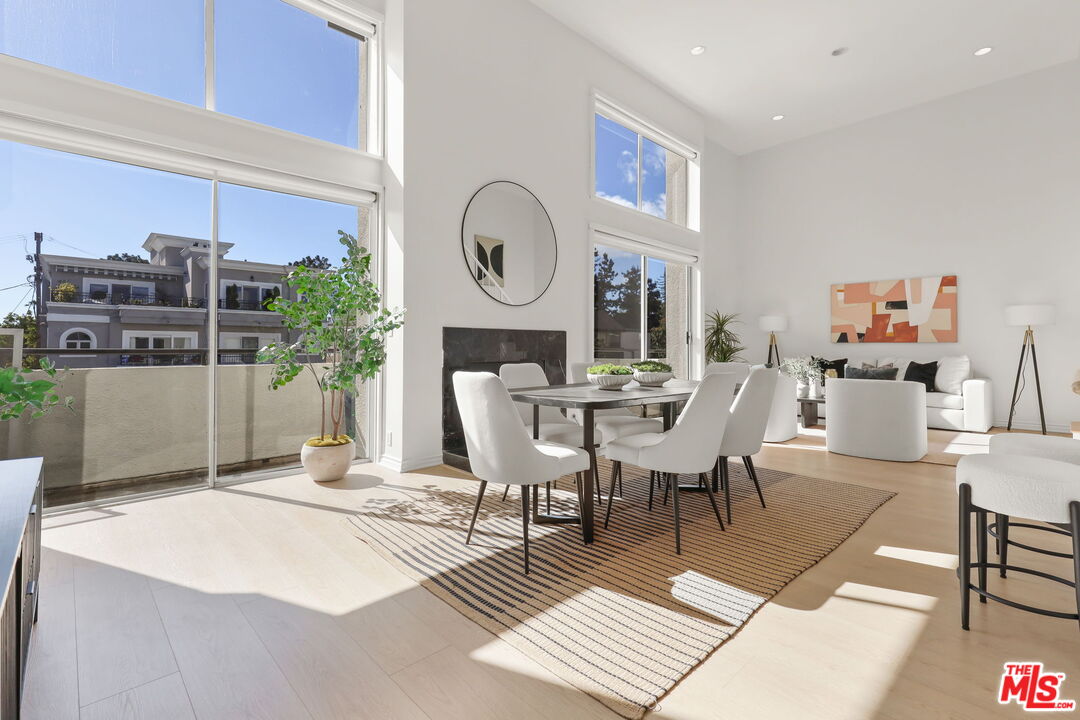 1164 Wellesley Ave Unit: 302