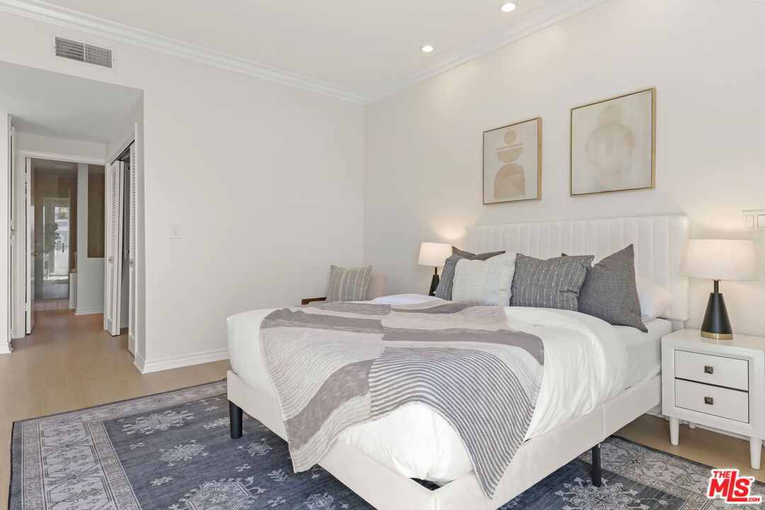 1164 Wellesley Ave Unit: 302