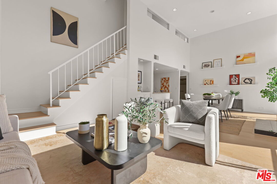 1164 Wellesley Ave Unit: 302