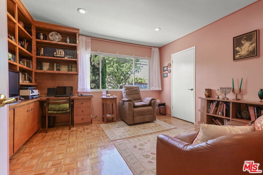 1114 23rd St Unit: 4