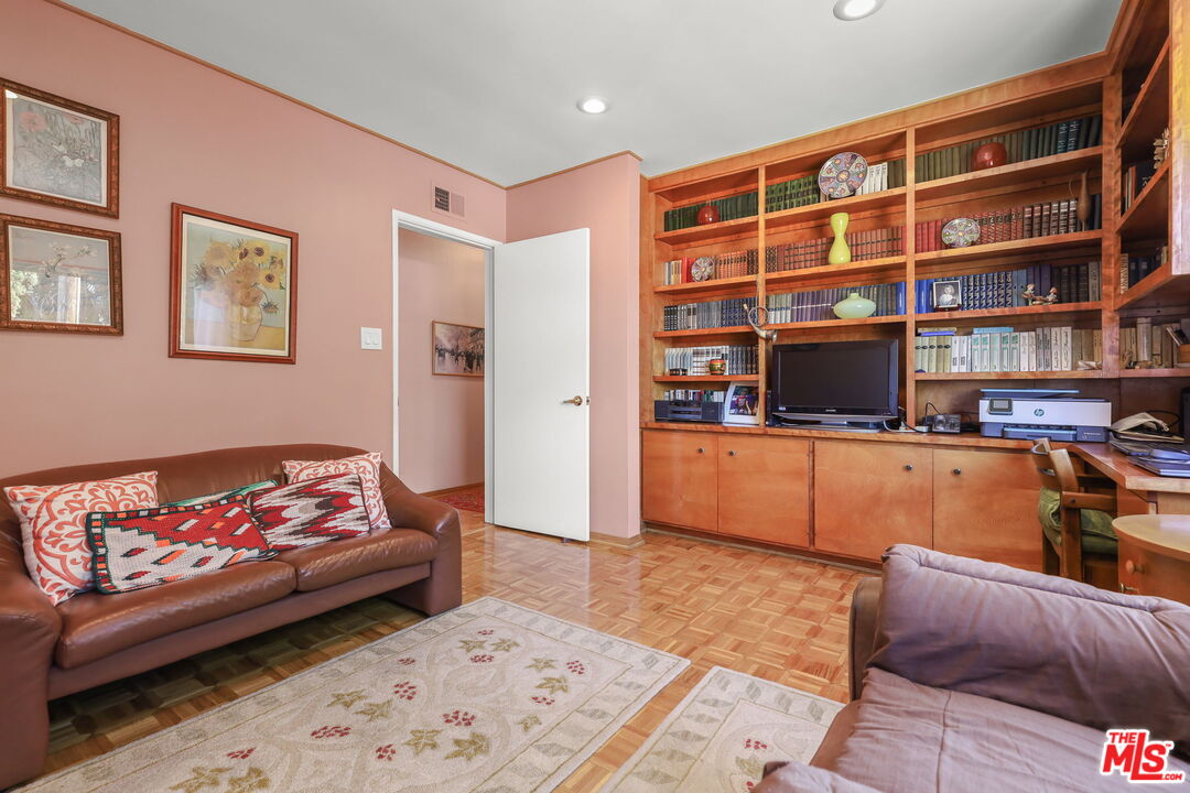 1114 23rd St Unit: 4