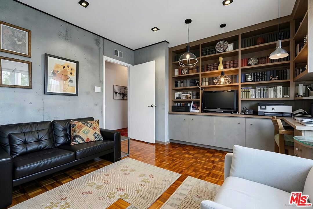 1114 23rd St Unit: 4