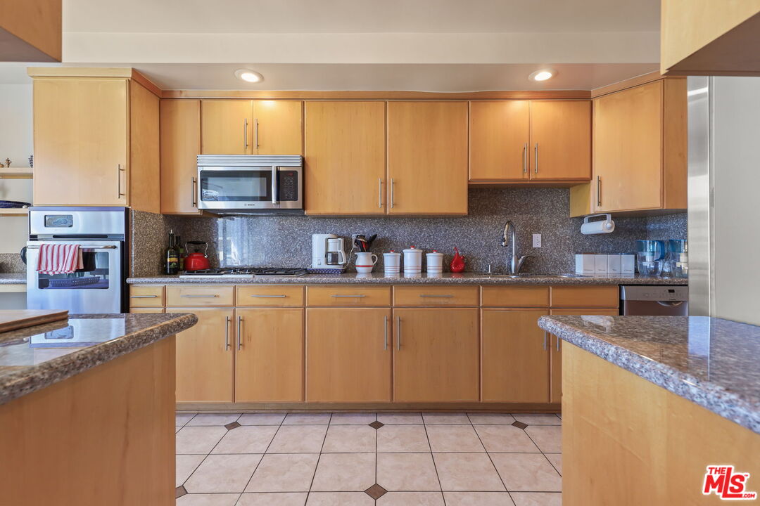 1114 23rd St Unit: 4