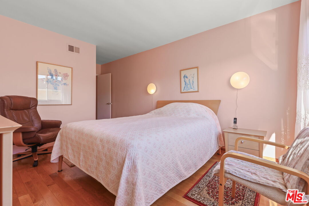 1114 23rd St Unit: 4