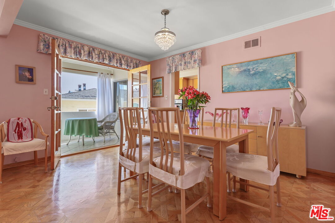 1114 23rd St Unit: 4