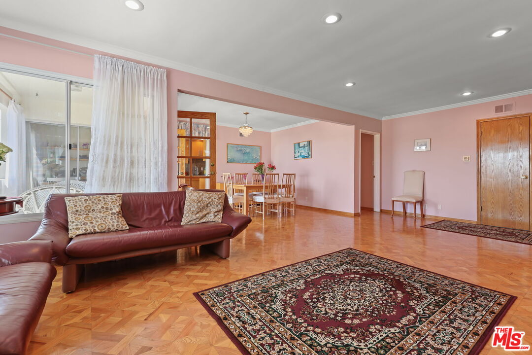 1114 23rd St Unit: 4