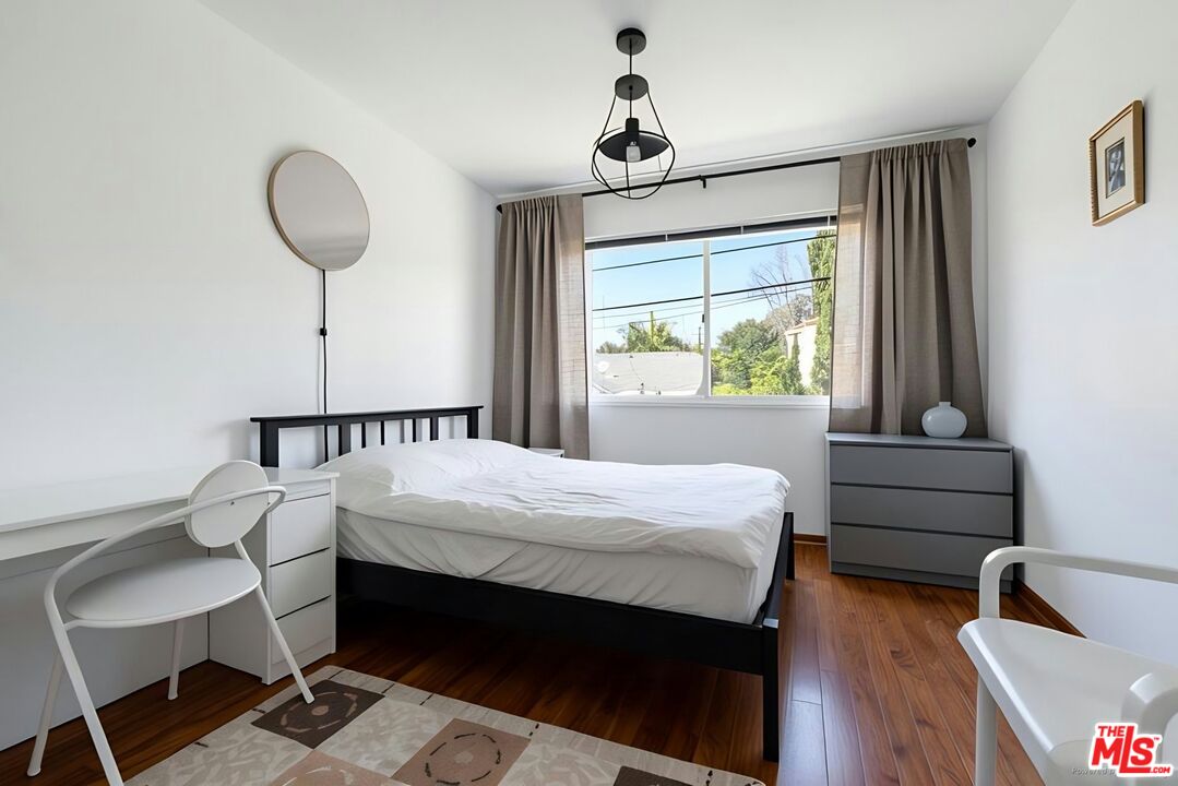 1114 23rd St Unit: 4