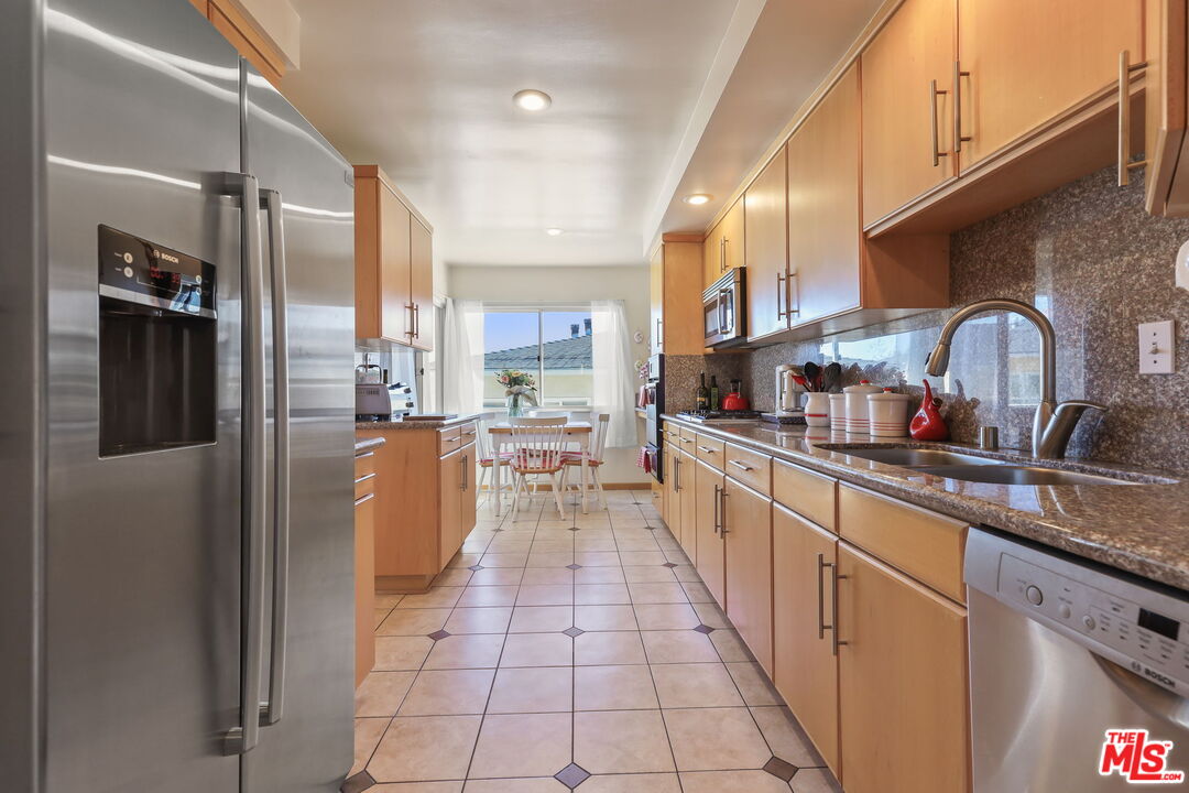 1114 23rd St Unit: 4