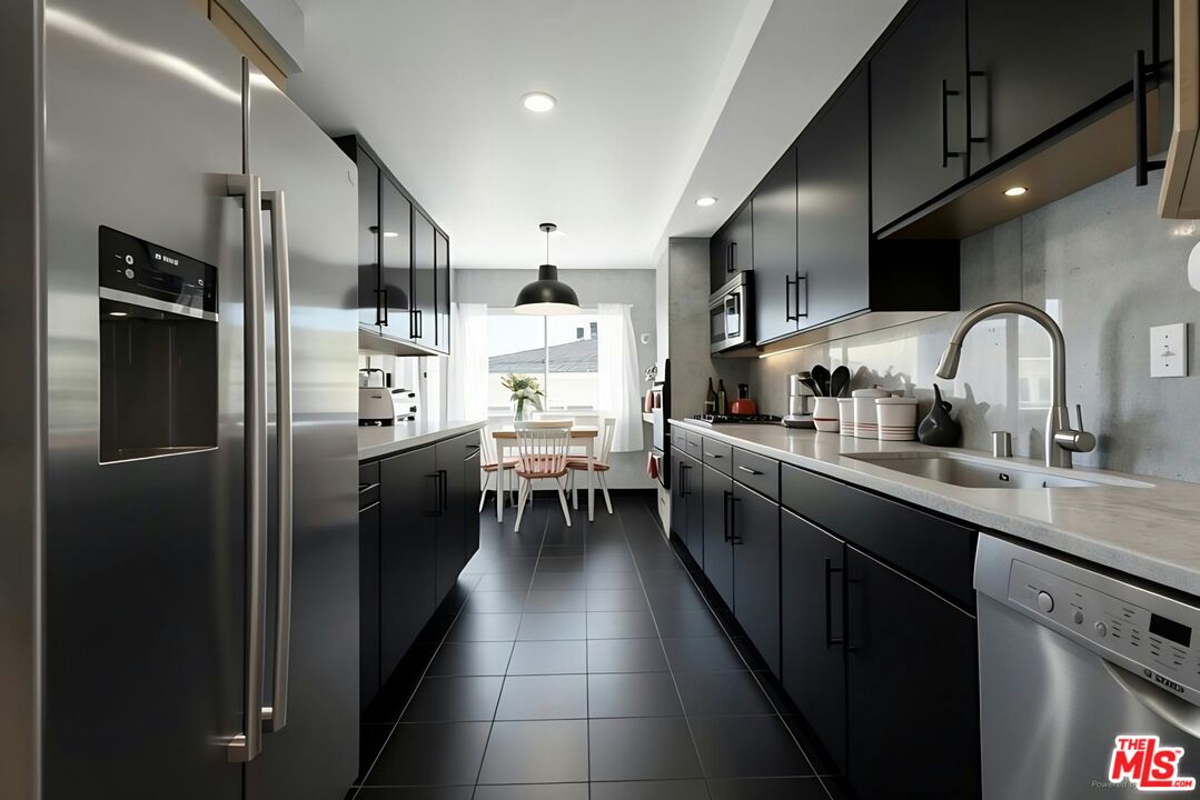 1114 23rd St Unit: 4