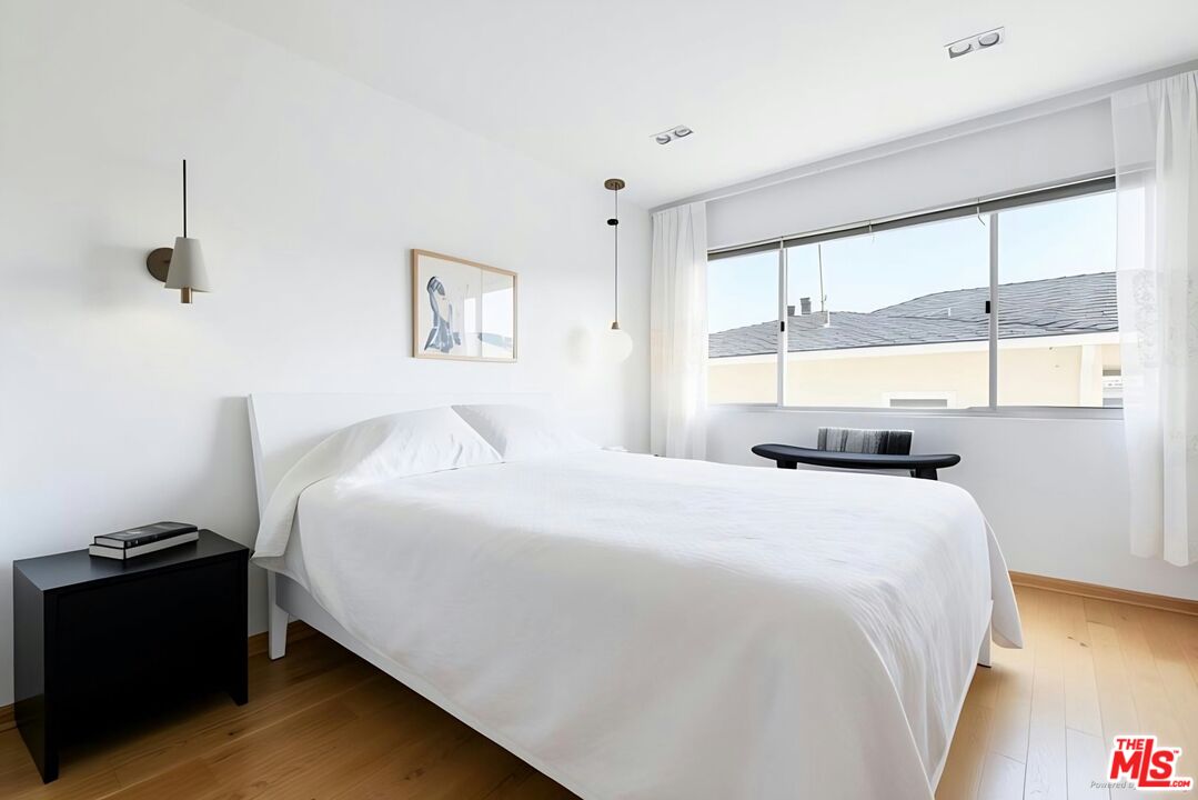 1114 23rd St Unit: 4
