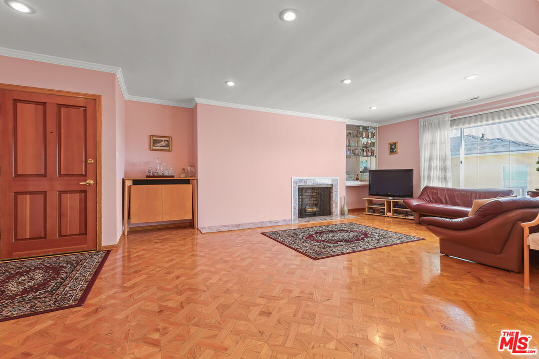 1114 23rd St Unit: 4