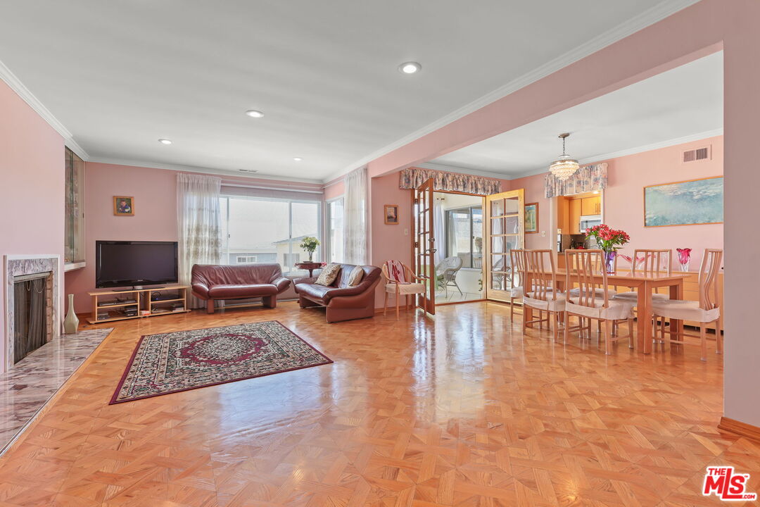 1114 23rd St Unit: 4