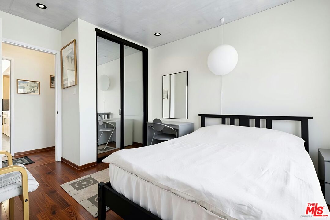 1114 23rd St Unit: 4